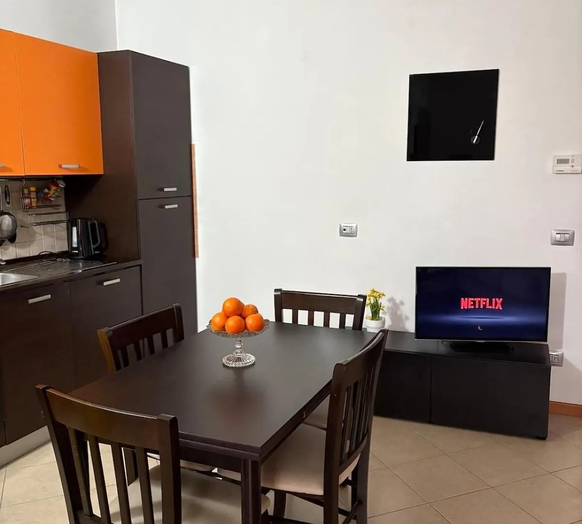 Malpensa Airport Apartment On The Lake Somma Lombardo Italy