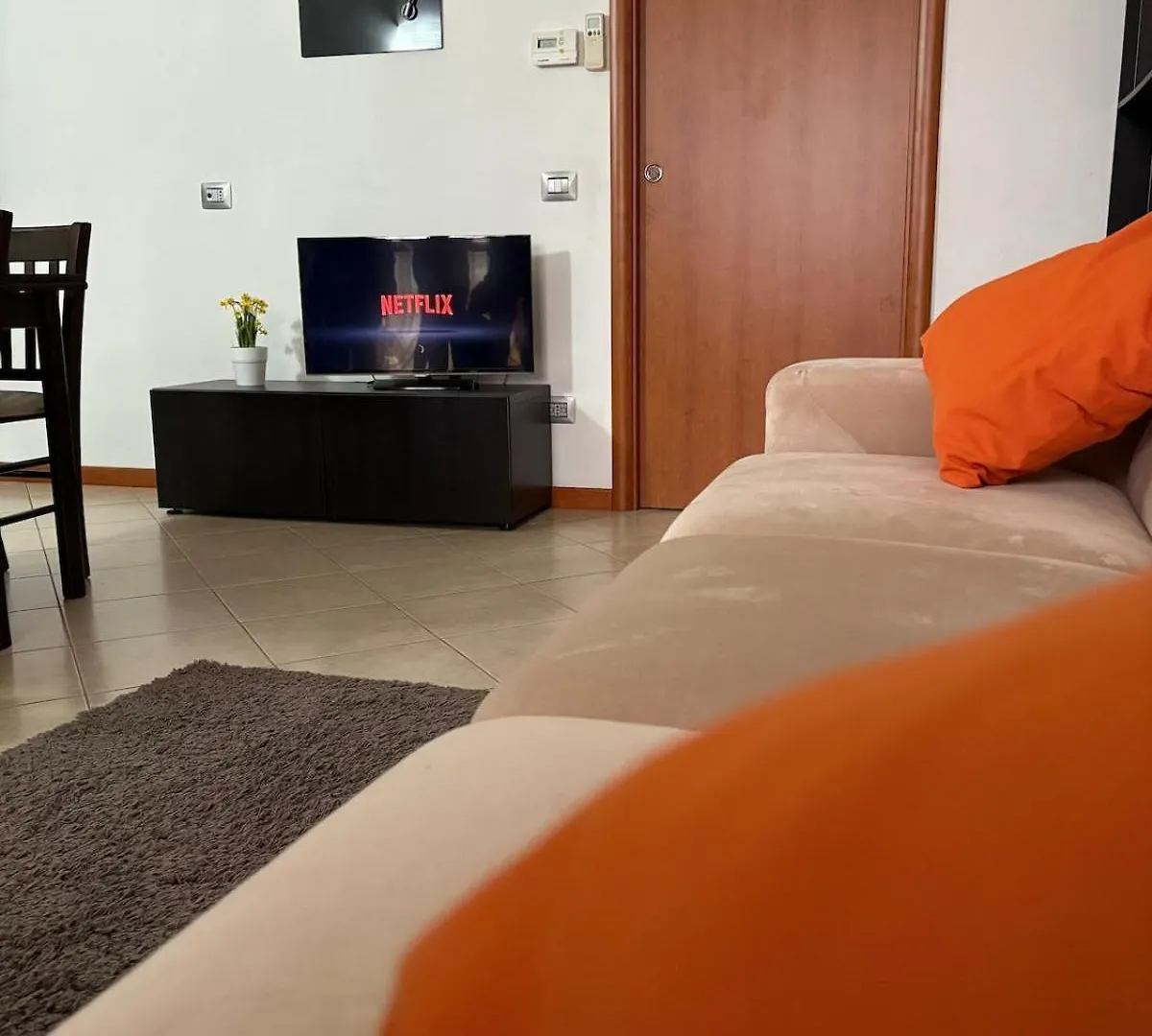 Malpensa Airport Apartment On The Lake Somma Lombardo
