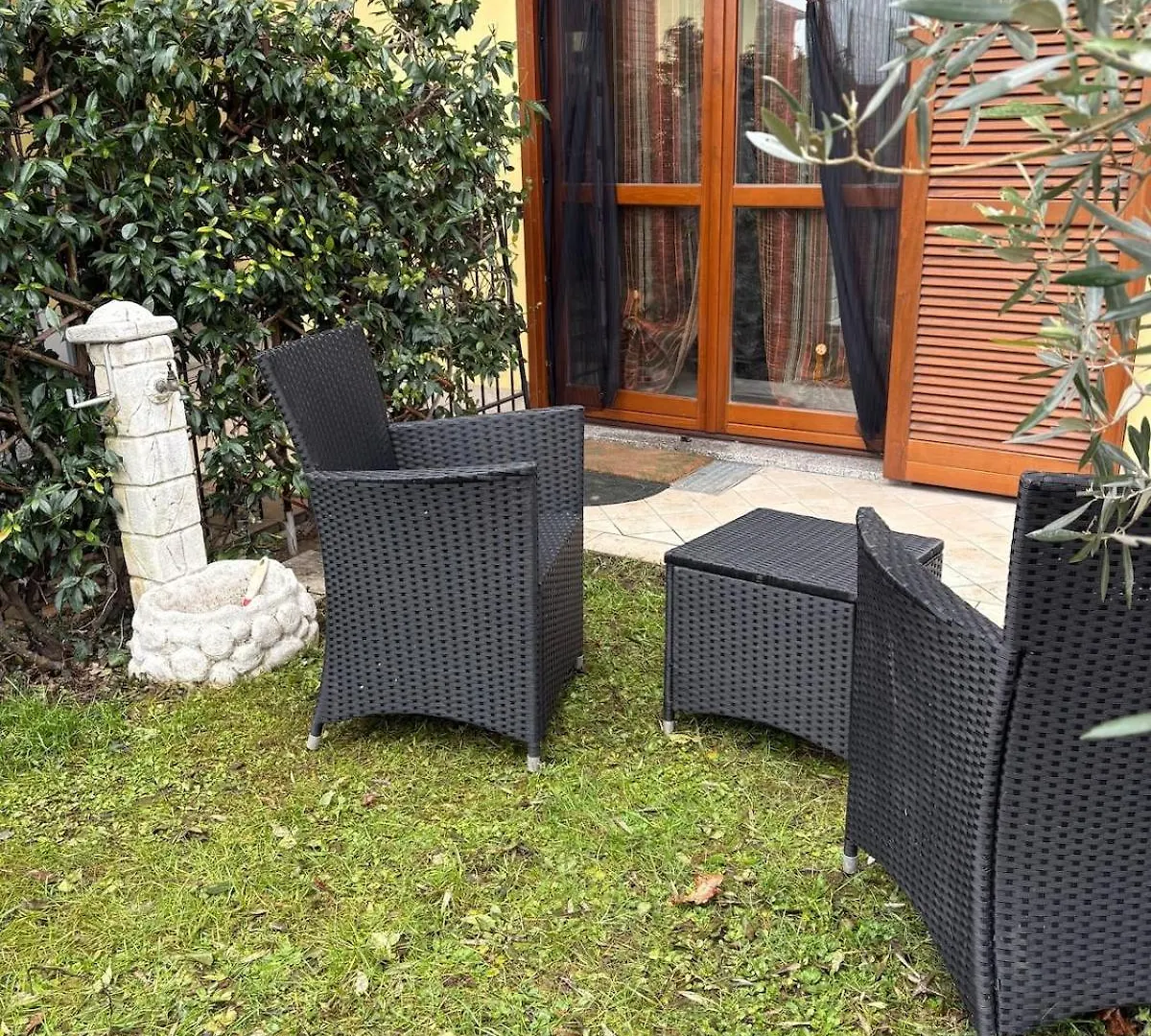 Malpensa Airport Apartment On The Lake Somma Lombardo